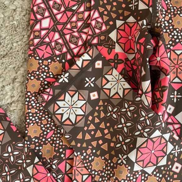 Pink Floral Pattern Legging and Sports Bra Set - Picture 6 of 9